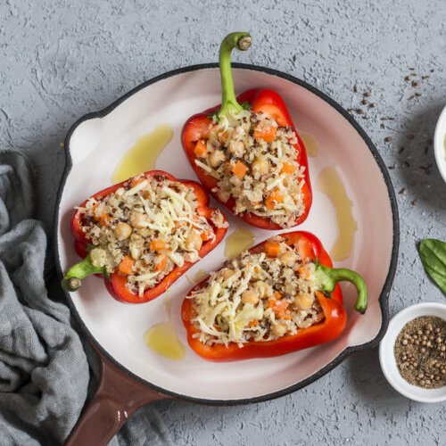 Gefüllte Paprika mit Quinoa und Kichererbsen Rezept | lecker &amp; vegan ...